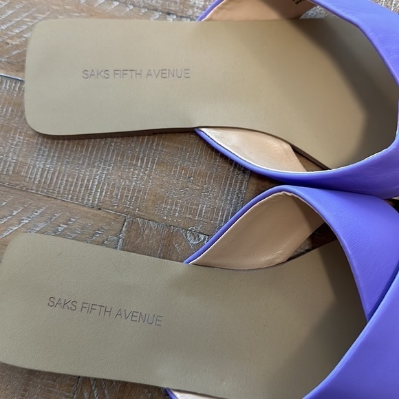 New SAKS FIFTH AVENUE Anne Crossover Bright Purple Leather Flats Sandals - Picture 3 of 6